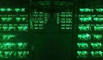 Customizable mining farm infrastructure with modular rigs and cooling systems